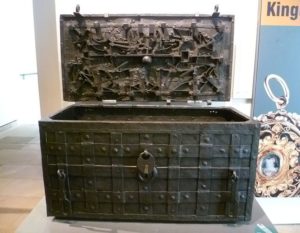 A literal chest used by the failed Company of Scotland in the 1690s. Image Credit: Kim Traynor (CC by SA-3.0)